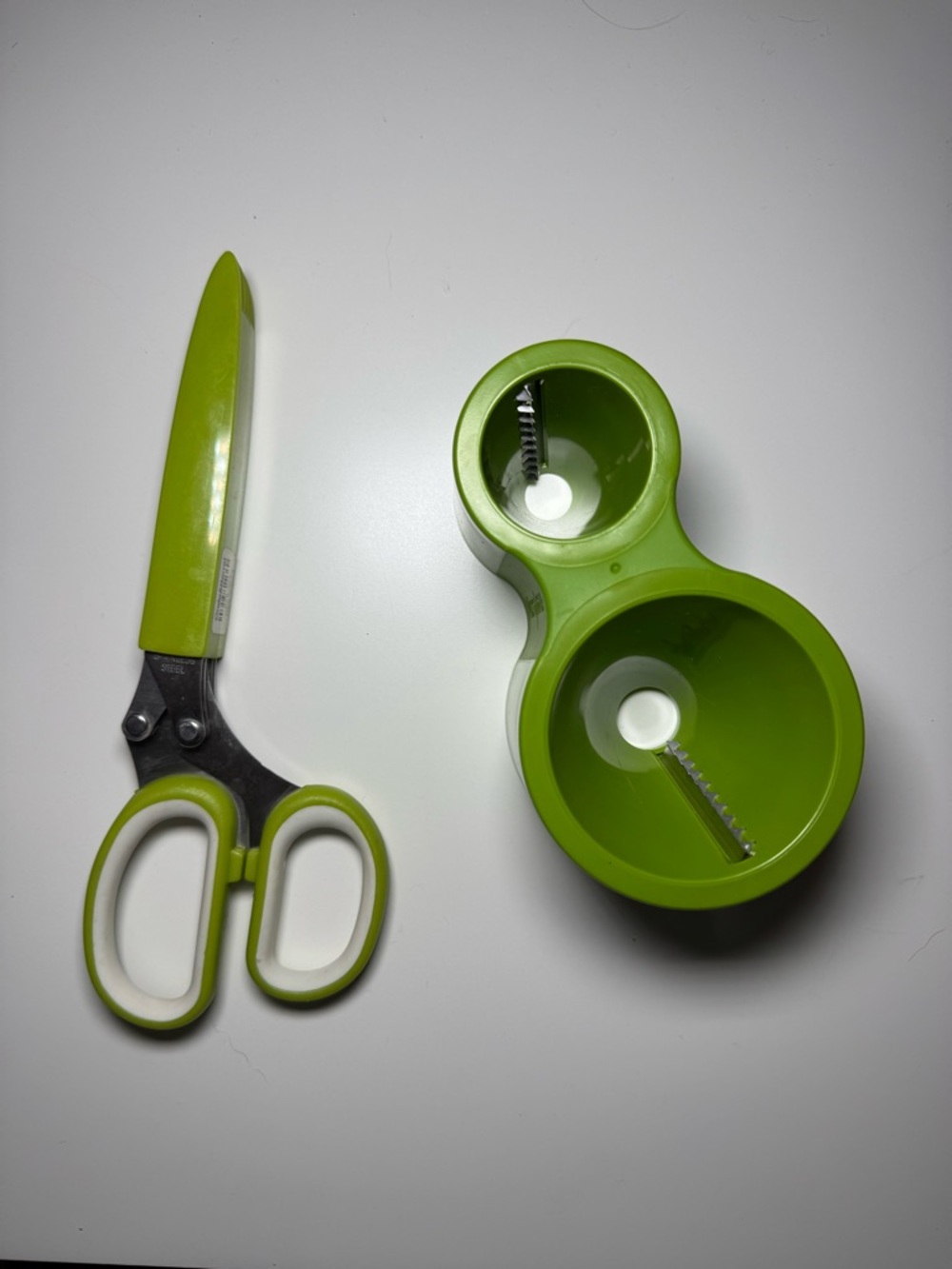 Herb Scissors and vegetable peeler / Stripper